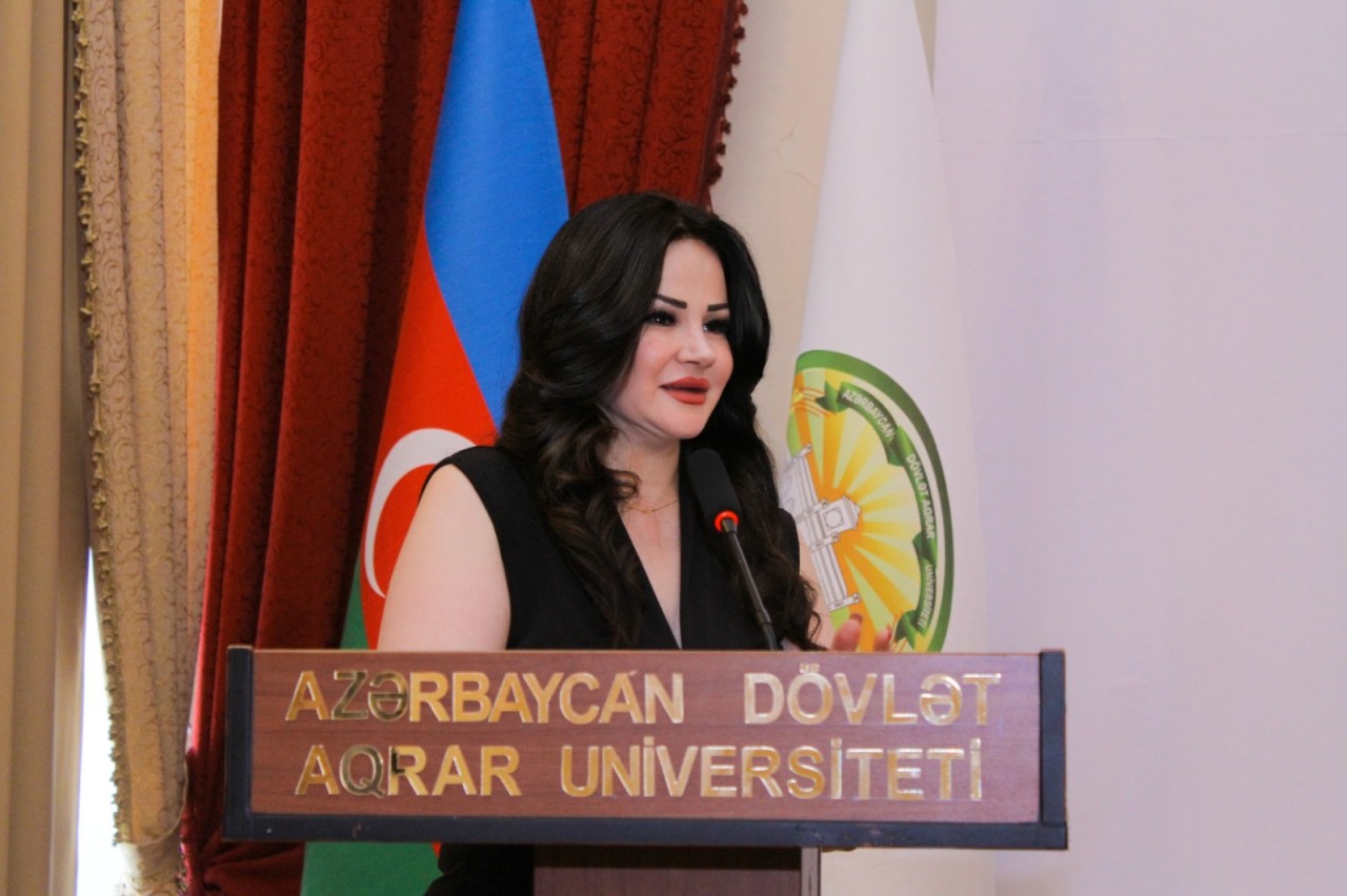 Zəfər Qurbanov Türkiyədə təhsil alacaq tələbələrlə görüşdü - FOTOLAR